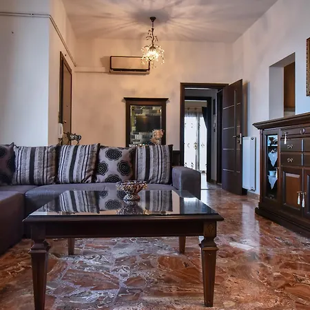 Iraklis Apartment *